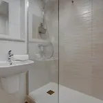 Du Hotel *